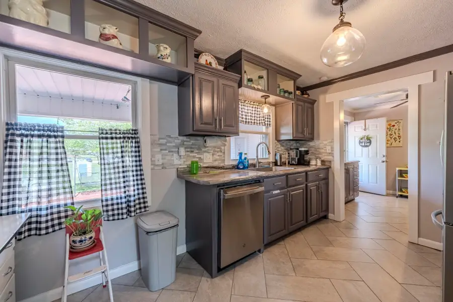 246 Old Shiloh Rd, Adamsville, TN 38310 - #2