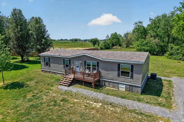 372 E Airport Dr, McMinnville, TN 37110