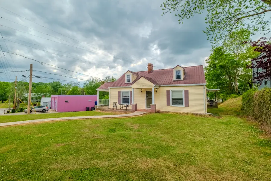 601 N Spring St, McMinnville, TN 37110 - #2