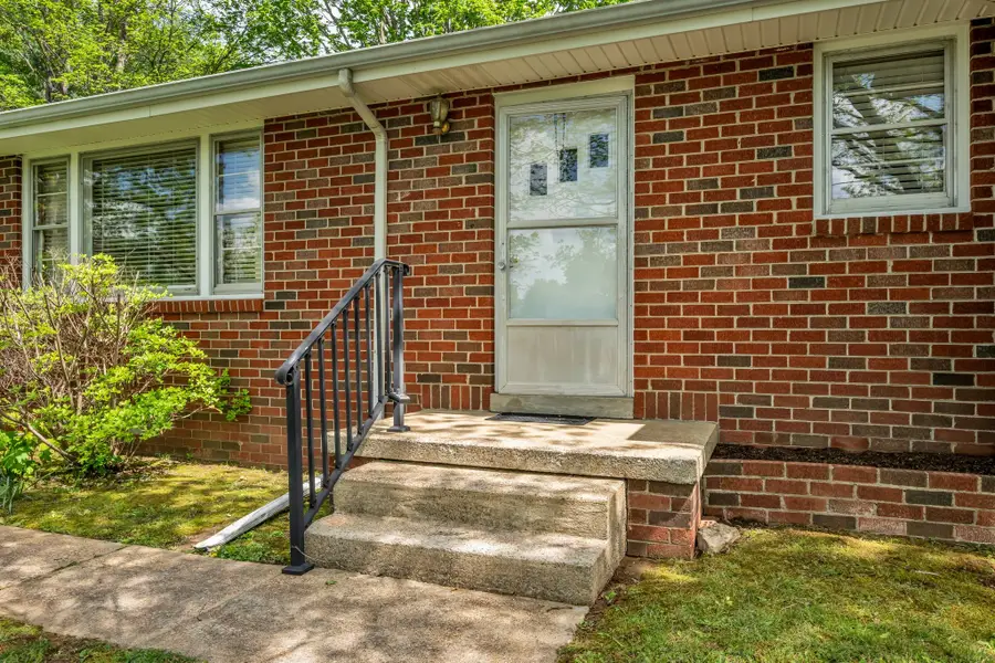 1006 Hershell St, Burns, TN 37029 - #2