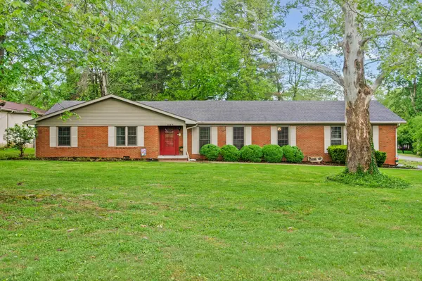 309 Deepwood Dr, Hopkinsville, KY 42240