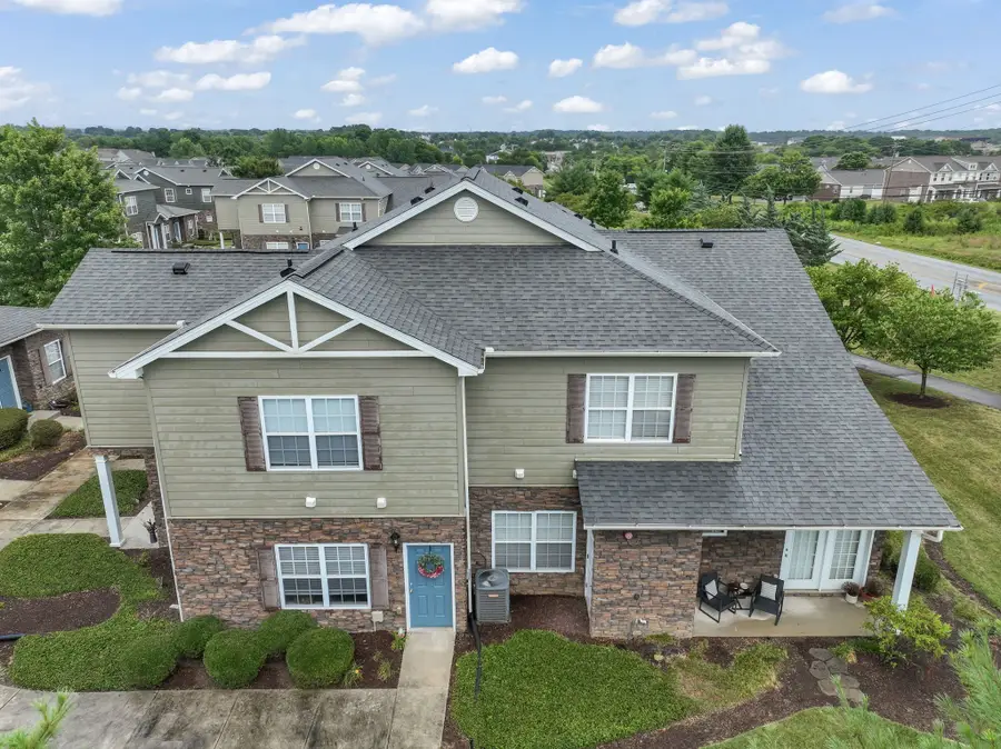 1052 Pinehurst Dr, Spring Hill, TN 37174 - #2