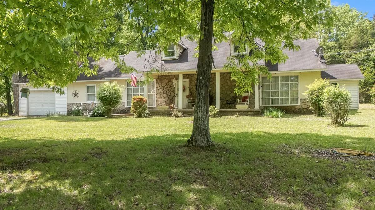 114 Glover Ln, Shelbyville, TN 37160 - #1