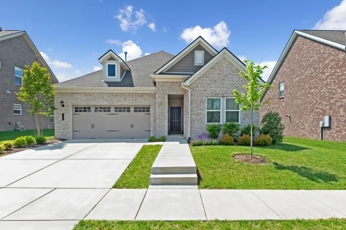 366 Triple Crown Cir, Gallatin, TN 37066 - #1