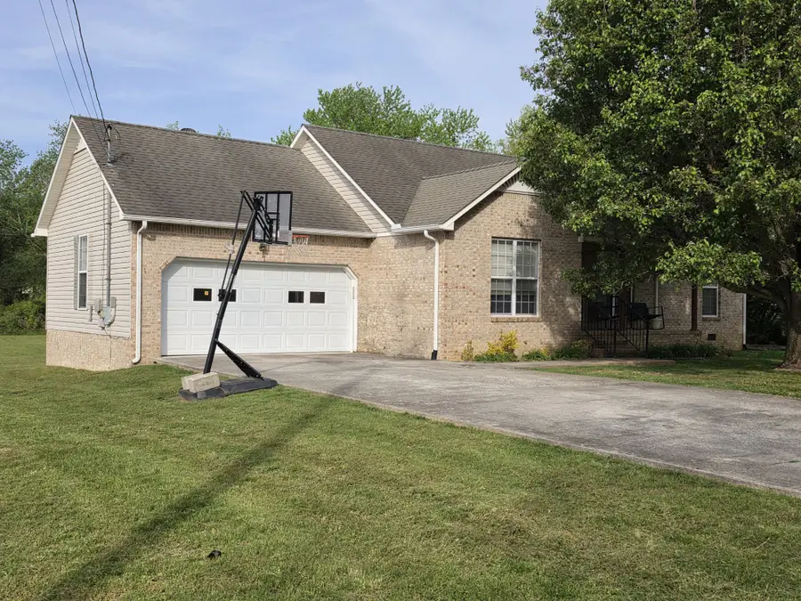 201 Steeplechase Dr, Smithville, TN 37166 - #2