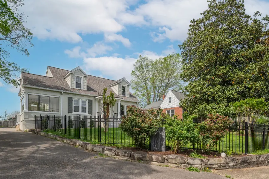 404 Murrell St, Dickson, TN 37055 - #2