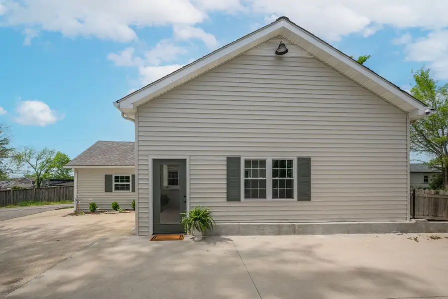 404 Murrell St, Dickson, TN 37055 - #3