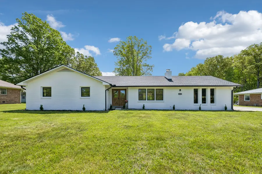 1221 Hillcrest Dr, Manchester, TN 37355 - #2