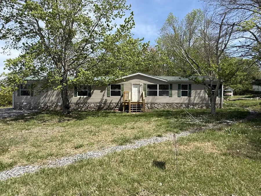 469 Browns Rd, Lafayette, TN 37083 - #2