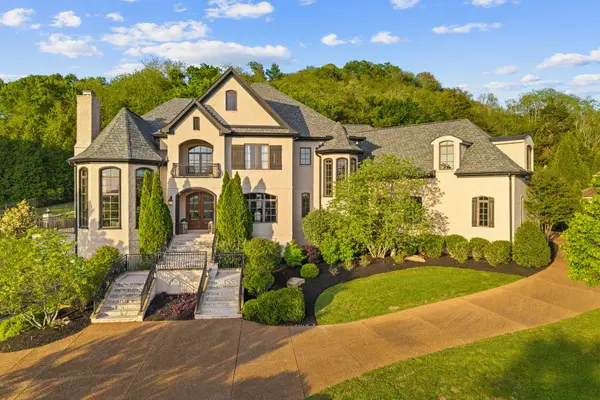672 Legends Crest Dr, Franklin, TN 37069