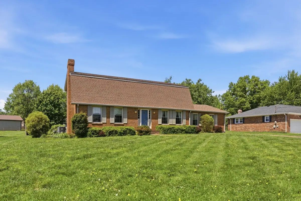 915 Elizabeth Dr, Hopkinsville, KY 42240 - #1