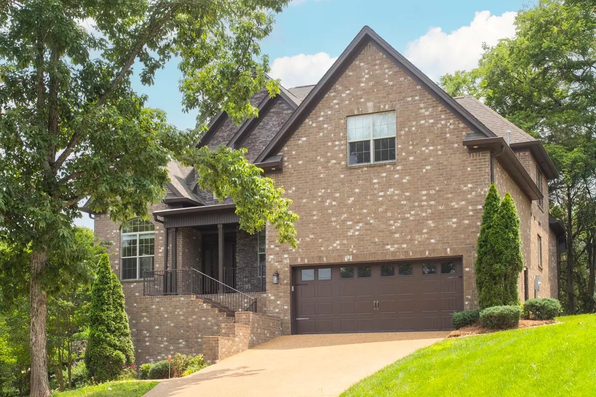 111 Country Hills Dr, Hendersonville, TN 37075 - #1