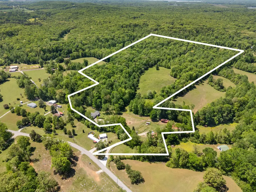 1431 Flatwood Rd, New Johnsonville, TN 37134 - #3