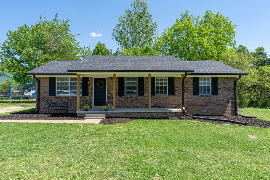 709 Windsor Ave, Lawrenceburg, TN 38464 - #2