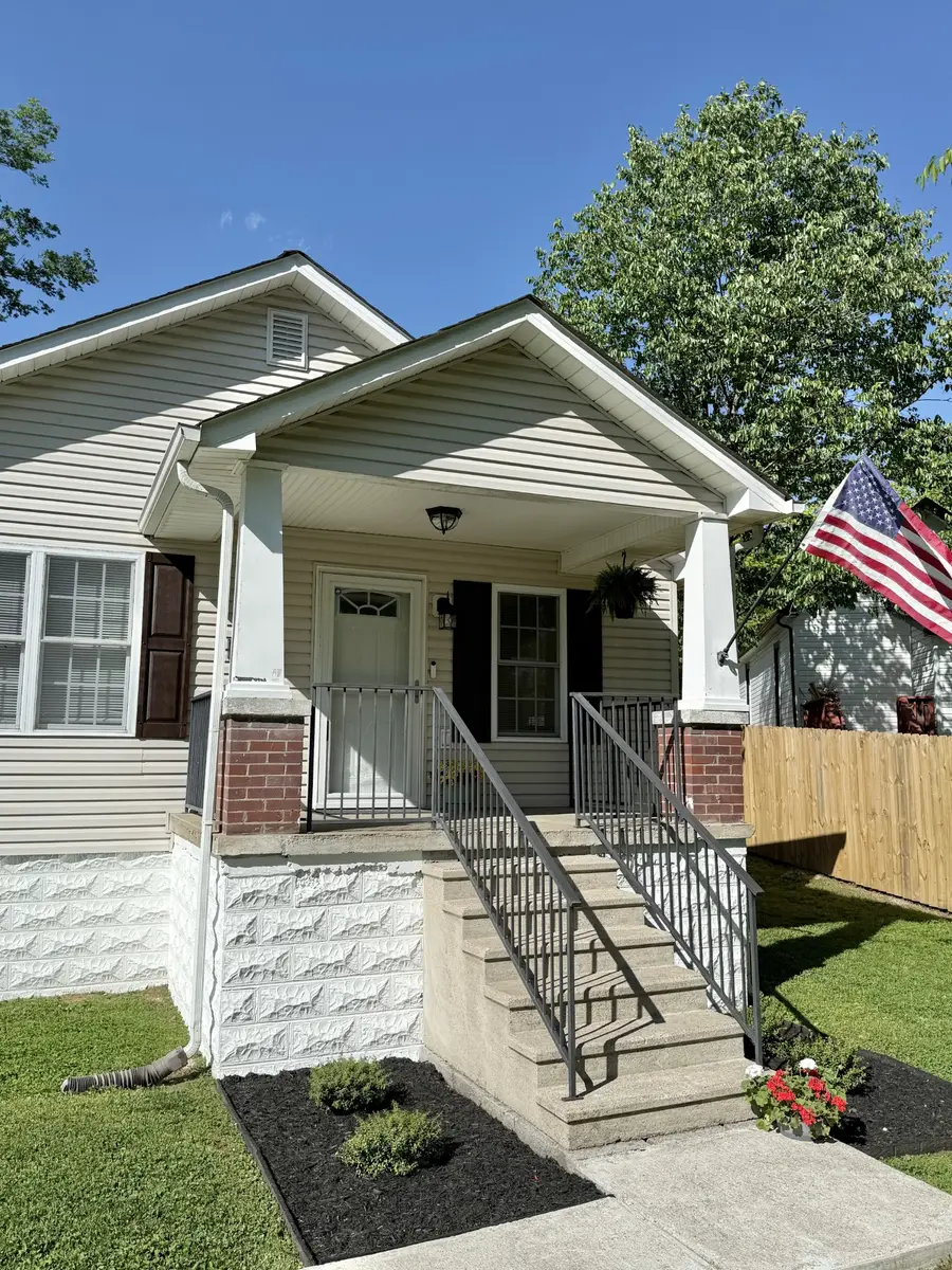 413 W 5th Street, Dickson, TN 37055 - #3