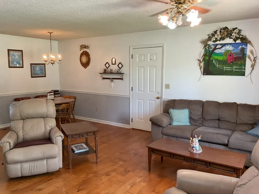 180 Woods Edge Rd, Winchester, TN 37398 - #2