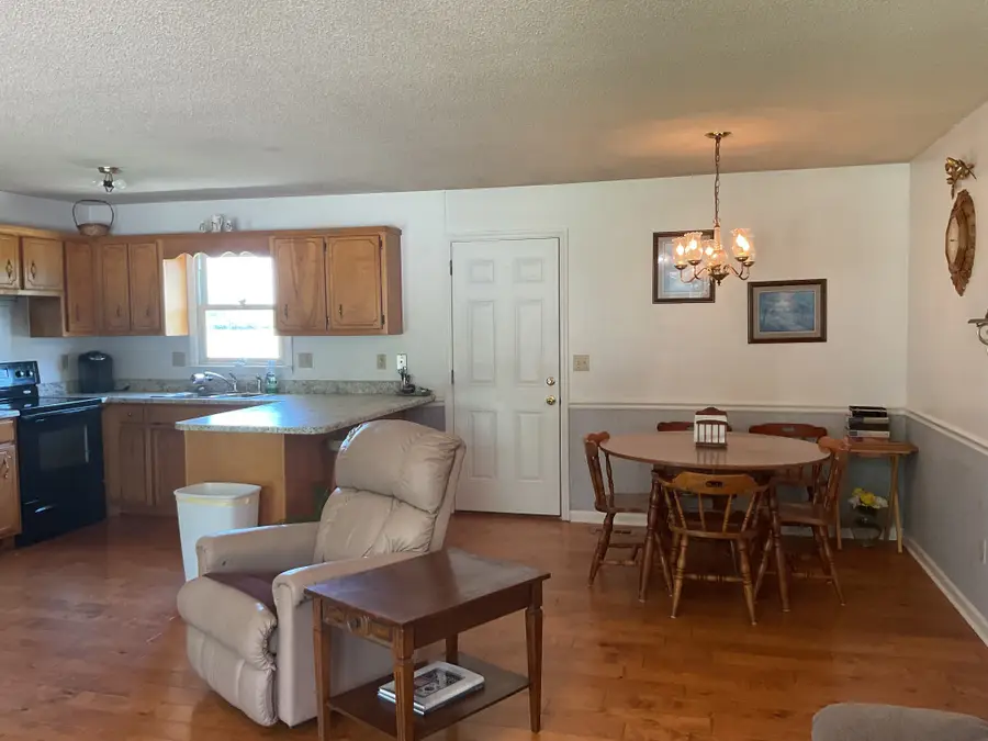 180 Woods Edge Rd, Winchester, TN 37398 - #3