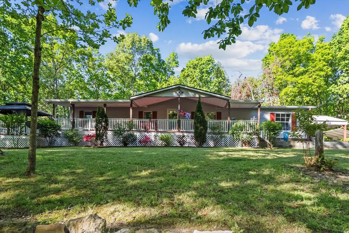 1050 Holcomb Cir, Kingston Springs, TN 37082 - #1