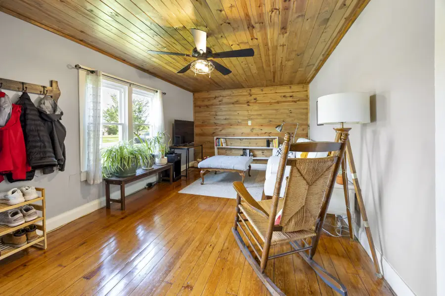 905 Nicholson St, Decherd, TN 37324 - #2