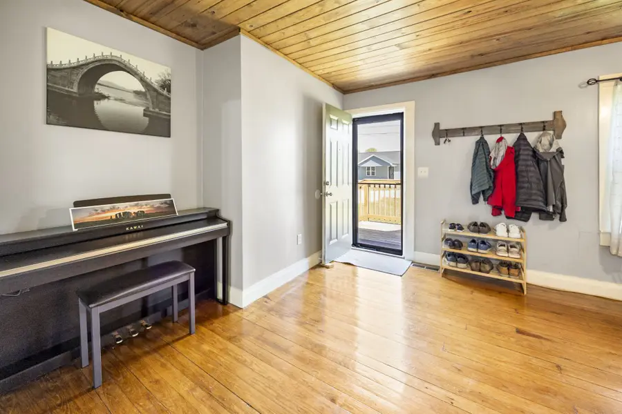 905 Nicholson St, Decherd, TN 37324 - #3