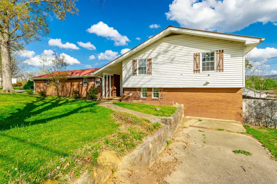 568 Poplar Street, Trenton, GA 30752 - #3