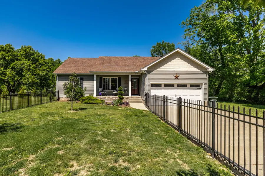 513 College St, Portland, TN 37148 - #2