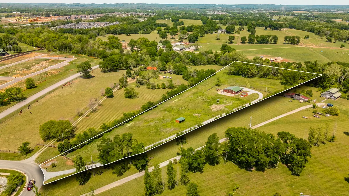 208 Harris Ln, Gallatin, TN 37066 - #1