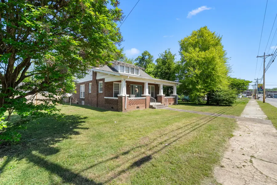 302 W Main St, Decherd, TN 37324 - #3