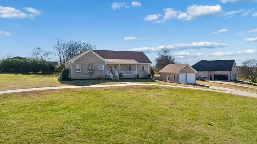 517 Nichols Ln, Gallatin, TN 37066 - #3