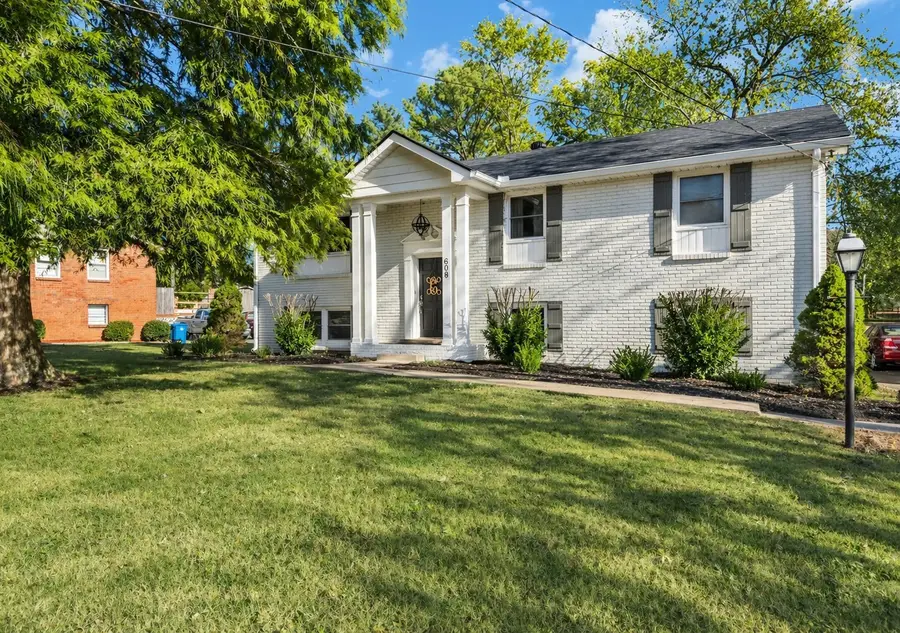 608 Harpeth Pkwy E, Nashville, TN 37221 - #2