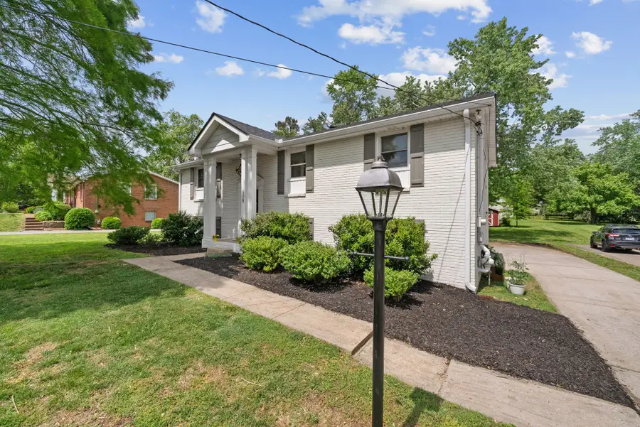 608 Harpeth Pkwy E, Nashville, TN 37221 - #3
