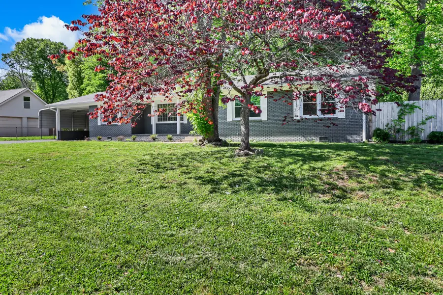 300 Donna Dr, Hopkinsville, KY 42240 - #2