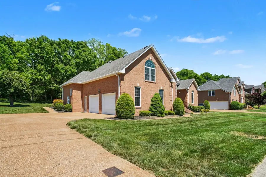 1046 Willow Park Cir, Hendersonville, TN 37075 - #3