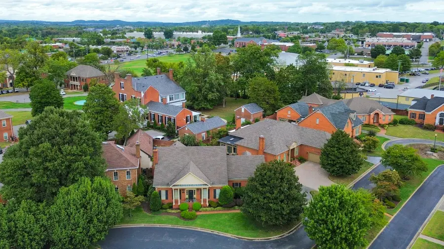 101 Carriage Ln, Hendersonville, TN 37075 - #2