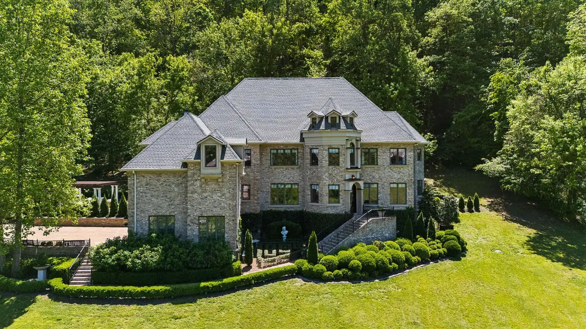 1060 Natchez Valley Ln, Franklin, TN 37064 - #1