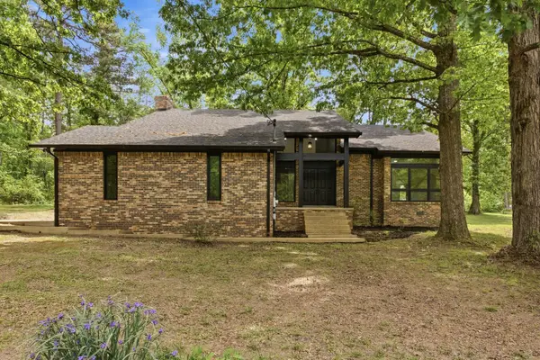 102 Parkwood Ln, Hohenwald, TN 38462