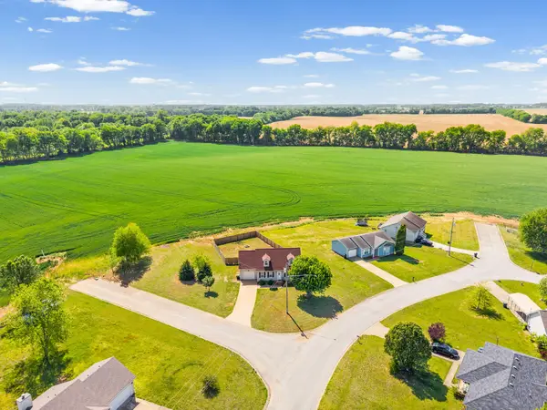 202 Man O War Dr, Oak Grove, KY 42262