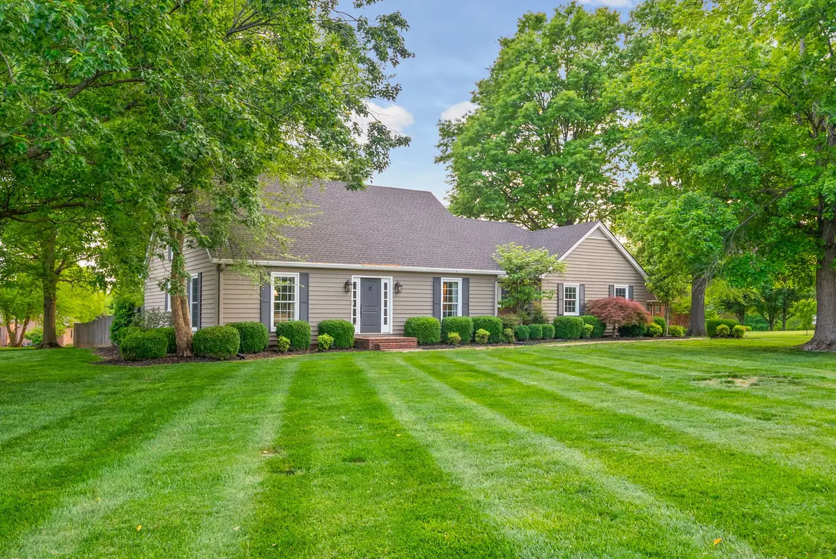 205 Fairfax Ave, Hopkinsville, KY 42240 - #1