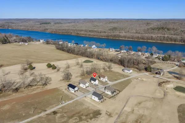 222 Fairway Villa Ln, Decaturville, TN 38329