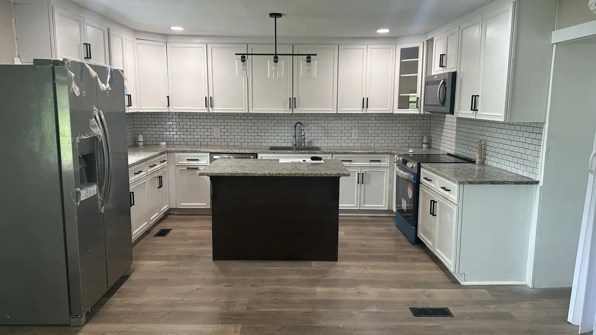 9110 Old Madisonville Rd, Hopkinsville, KY 42240 - #1