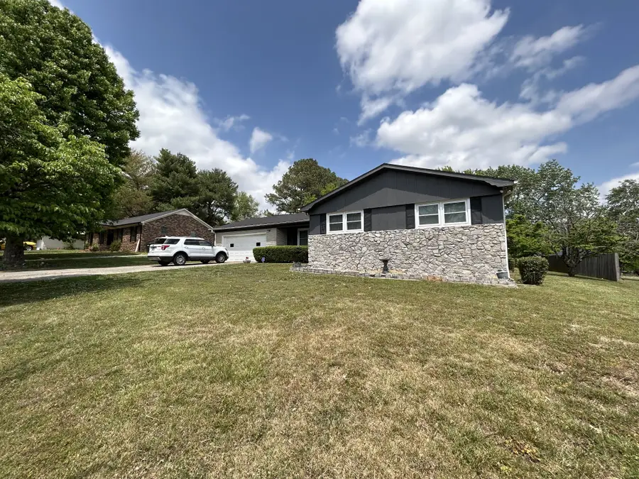 900 Brenda Dr, Pulaski, TN 38478 - #2