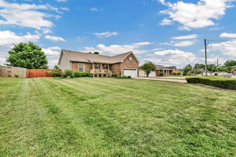 2392 Ellsworth Dr, Clarksville, TN 37043 - #3