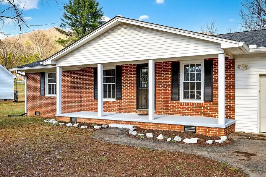 396 Jefferson Ave, Sparta, TN 38583 - #2