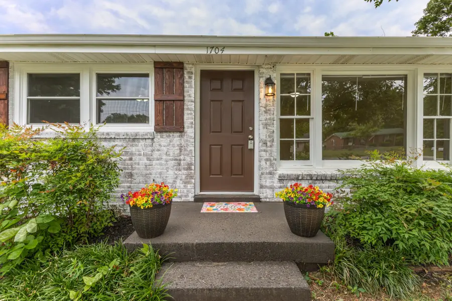 1704 Woodside Dr, Springfield, TN 37172 - #3