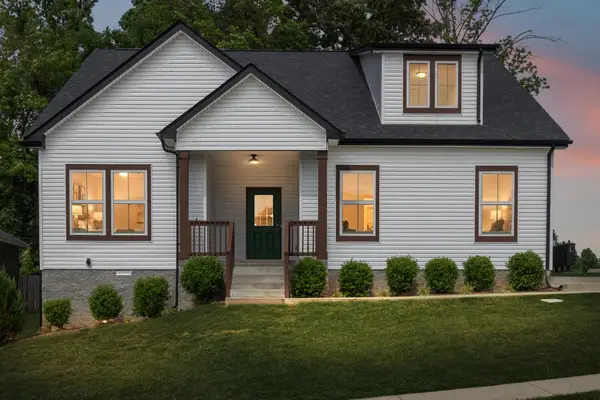 1050 Spicer Dr, Clarksville, TN 37042