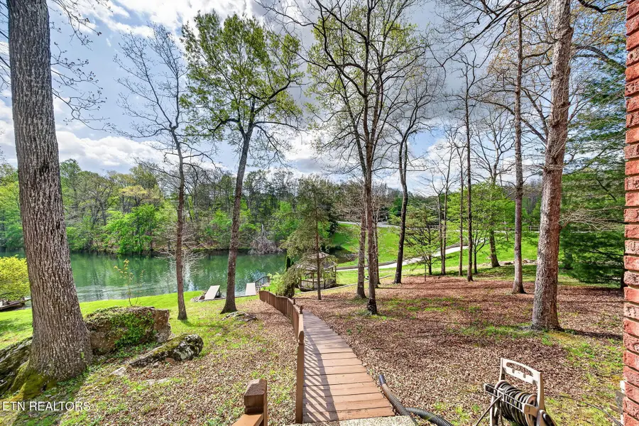 983 Tennessee Ave, Crossville, TN 38555 - #3