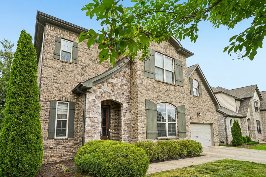 2504 Waldorf Ln, Thompsons Station, TN 37179 - #2