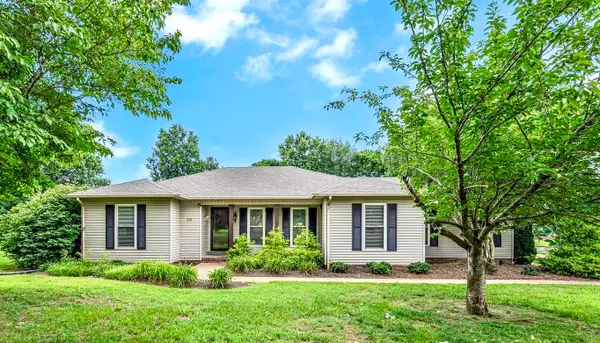 801 Douglas Dr, Lawrenceburg, TN 38464