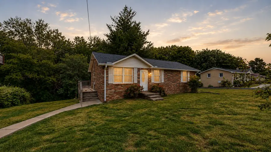 109 Phillips St, Charlotte, TN 37036 - #3