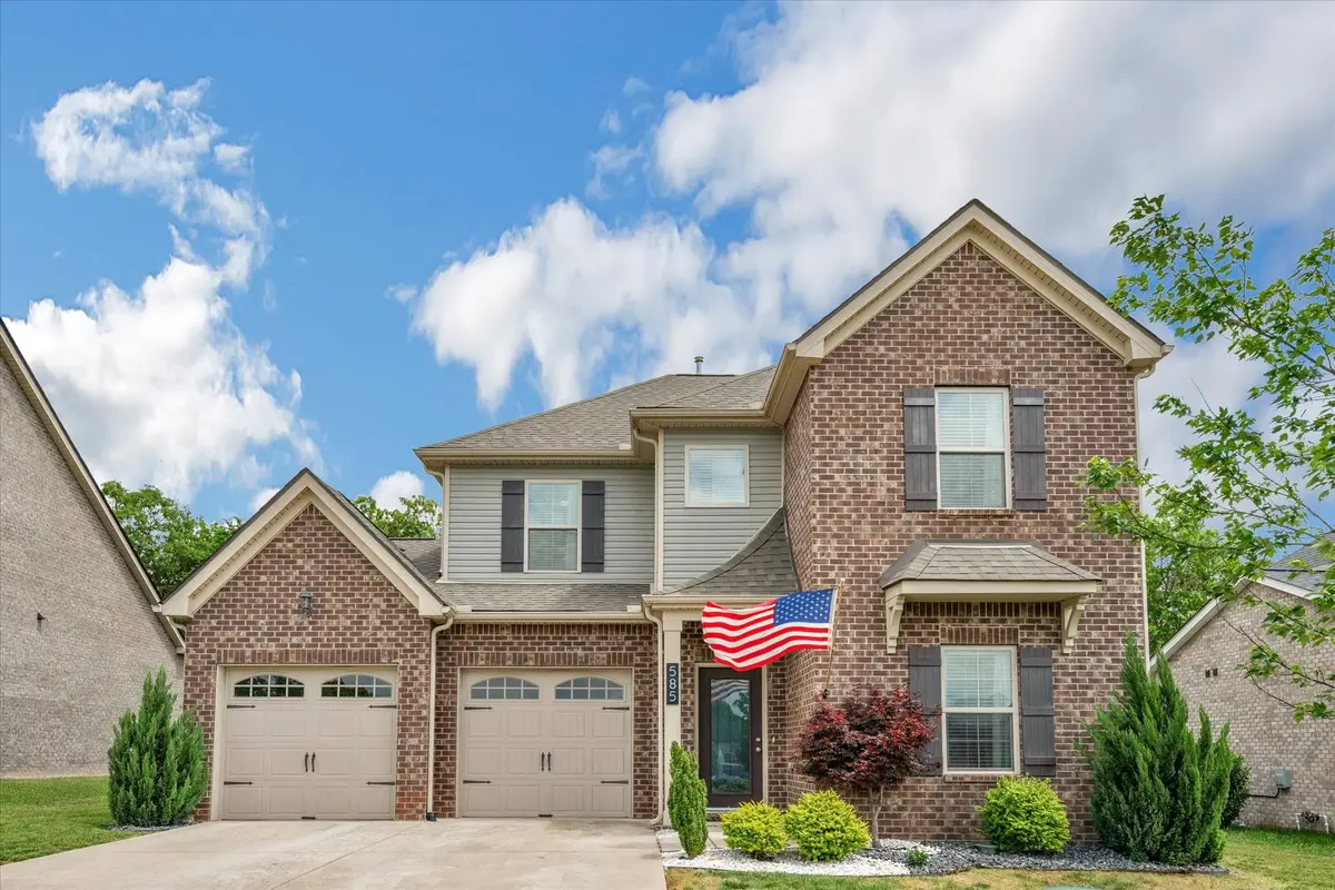 585 Oakvale Ln, Mount Juliet, TN 37122 - #1